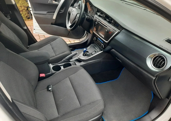 Toyota Auris cena 46000 przebieg: 104000, rok produkcji 2013 z Leszno małe 191